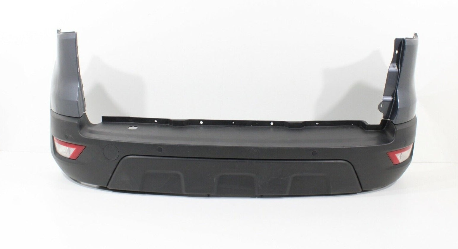 Pare-chocs arrière Ford Ecosport 2018-2022 Gris foncé mat avec trous pour capteurs/moulures, référence Fo1100752C - Hunt Parts