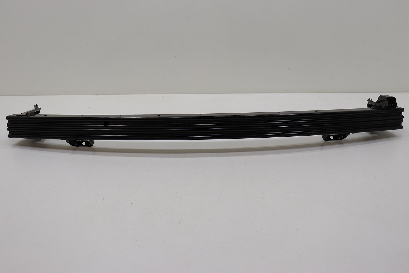 Barre d'armature arrière sans attelage pour Ford Explorer 2020-2024, FO1106384