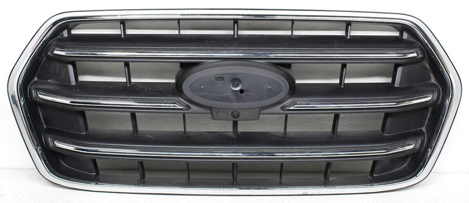 Calandre avant Ford Transit T-350HD passager 2020, barres noires texturées avec moulure chromée/caméra sans emblème, Fo1200668 - Hunt Parts