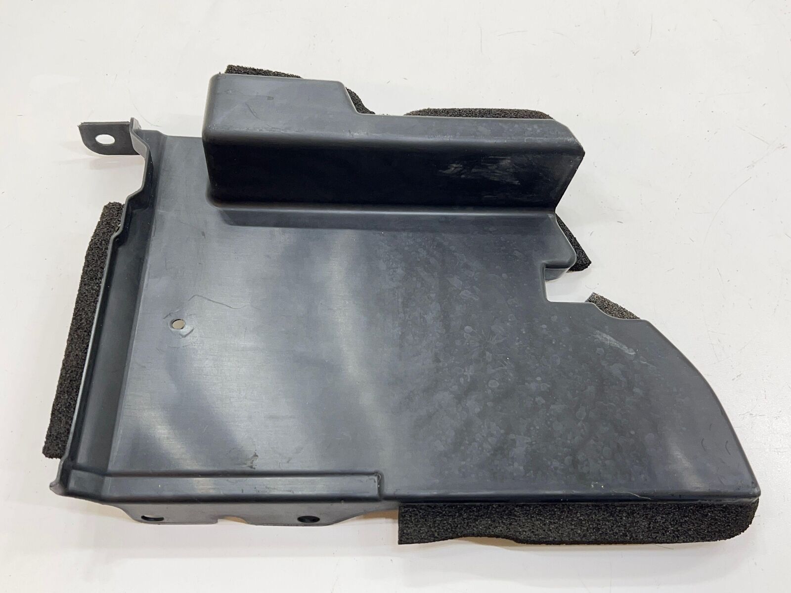 Déflecteur d'air de support de radiateur côté conducteur supérieur pour Nissan NV200 (2013-2021), NI1218124 - Hunt Parts