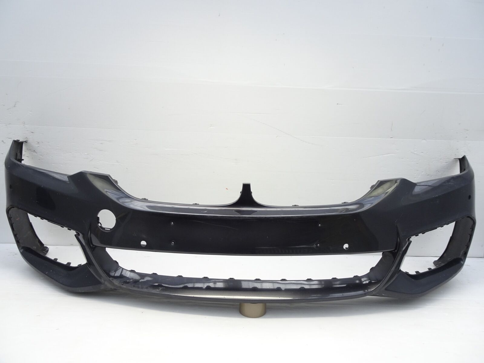Pare-chocs avant apprêté pour BMW Série 5 (2017-2020) avec assistance au stationnement, lave-glace et pack M, référence BM1000470C - Hunt Parts