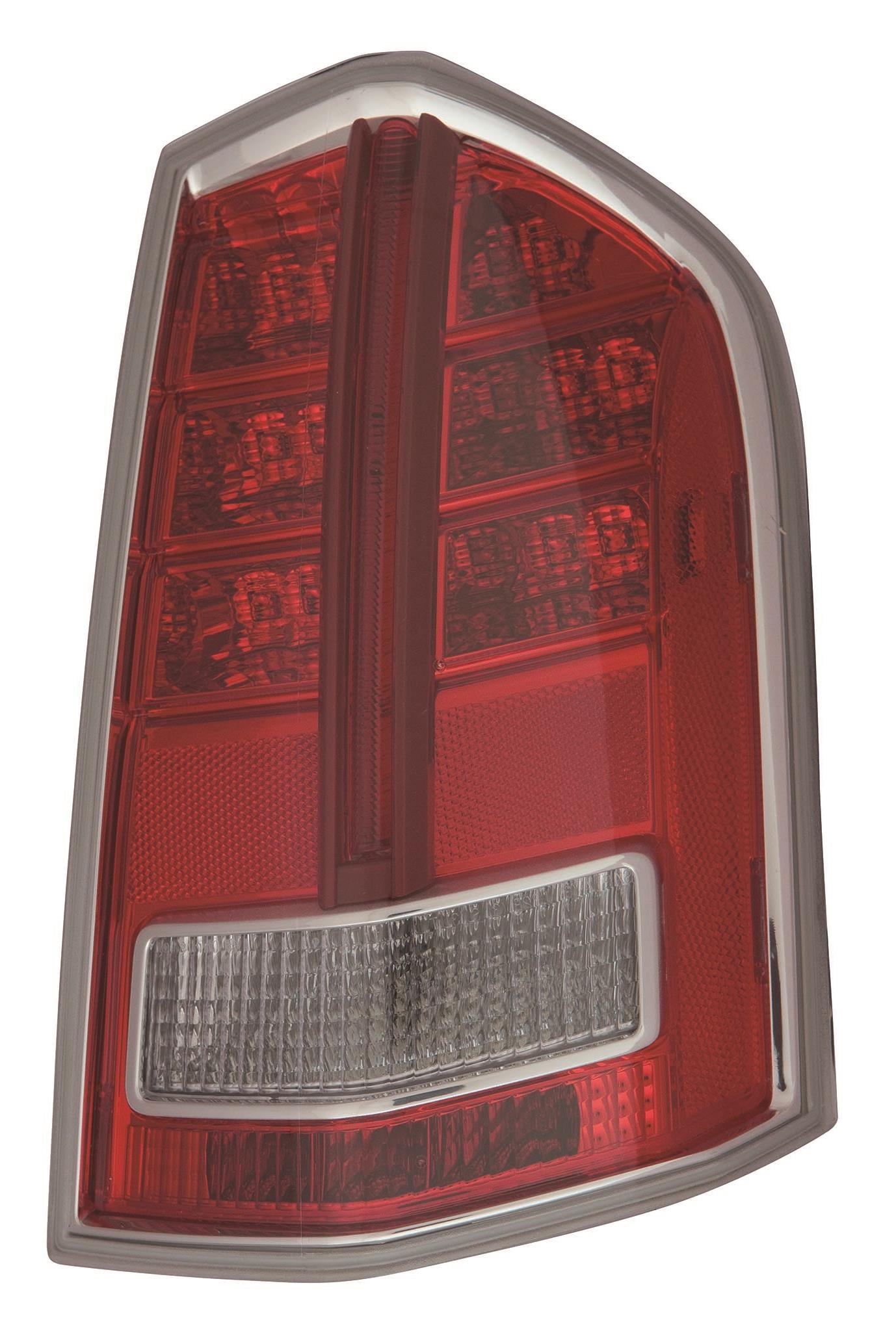Feu arrière côté passager pour Chrysler 300 2013-2014 avec garniture centrale rouge (sauf avant John Varvatos Om 03/19/2012 Capa, Ch2819134C - Hunt Parts)