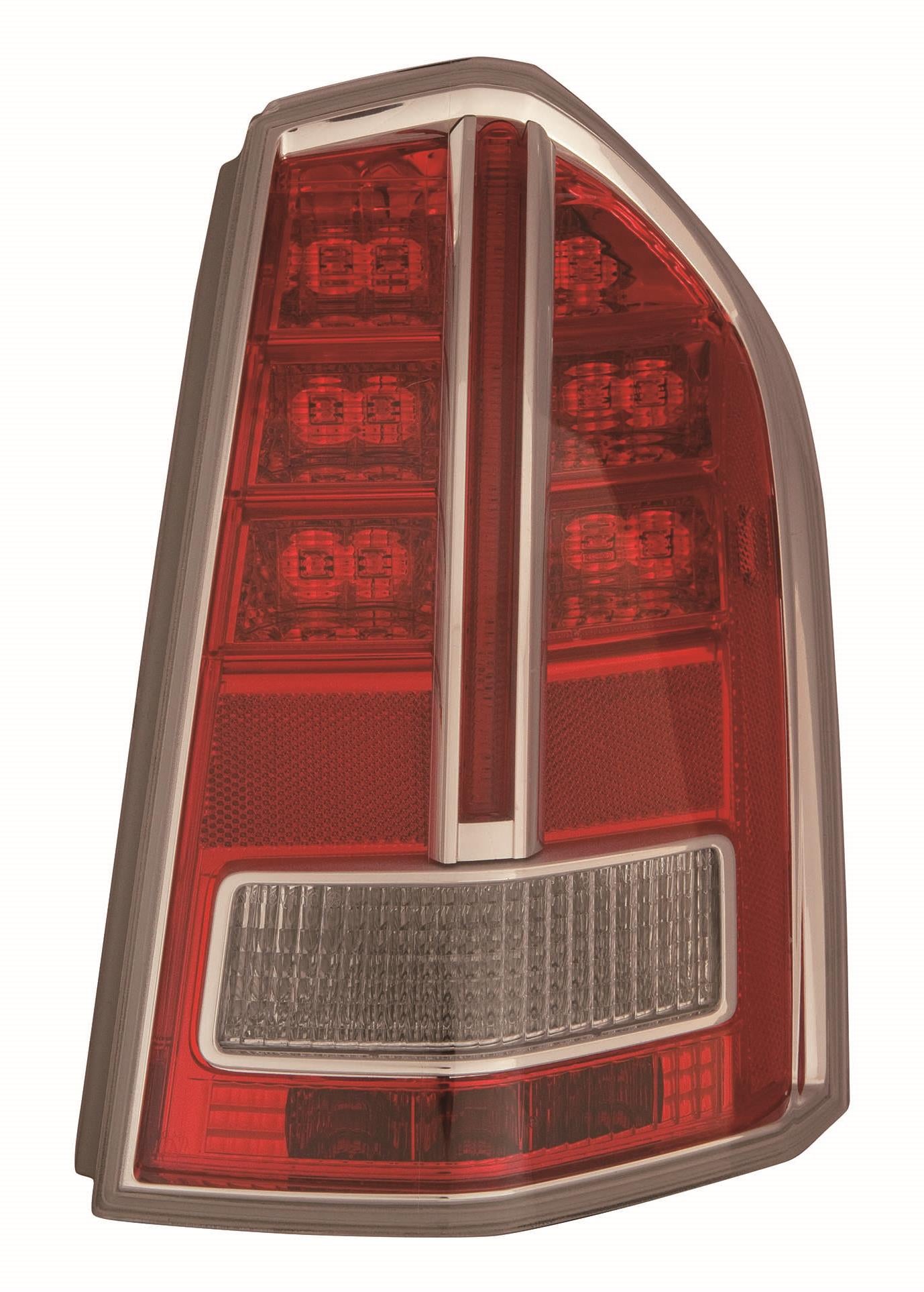 Feu arrière côté passager pour Chrysler 300 2012-2014 avec garniture centrale chromée (sauf John Varvatos 03/19/2012-14 Capa, Ch2819135C - Hunt Parts)