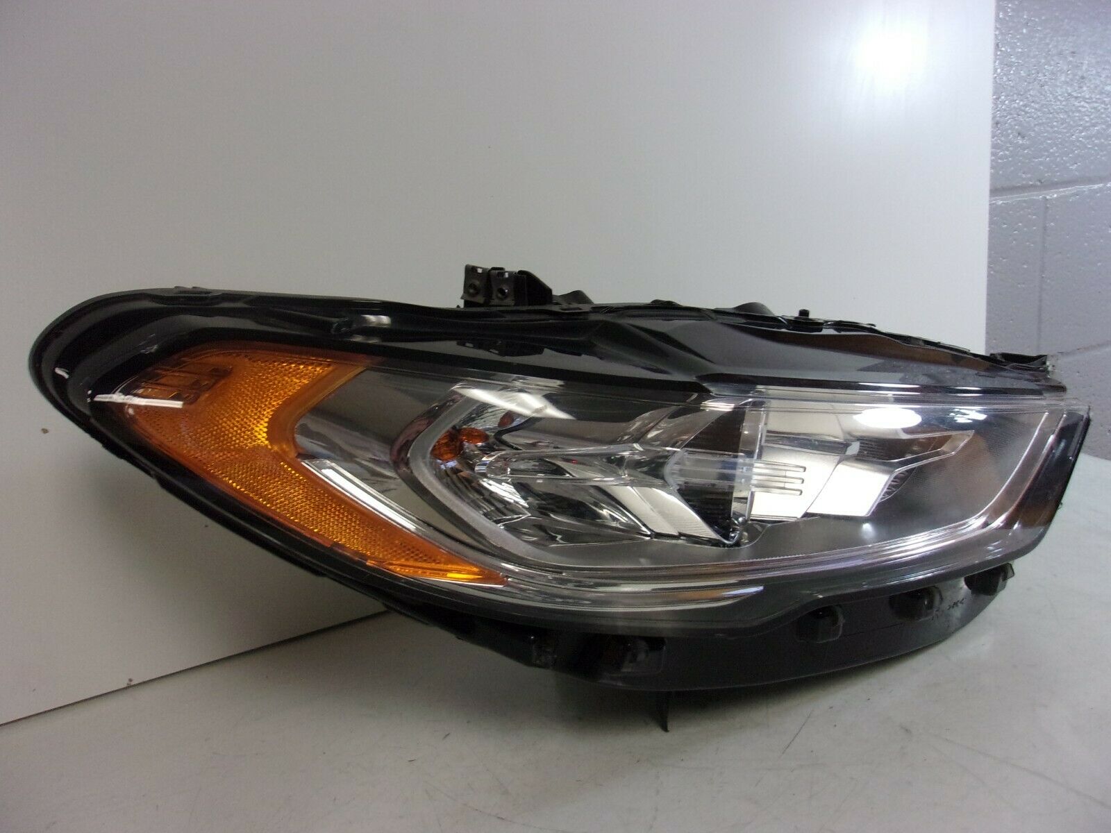 Phare avant côté passager Ford Fusion 2017-2020 halogène avec bande lumineuse LED de signature, réf. Fo2503350C - Hunt Parts