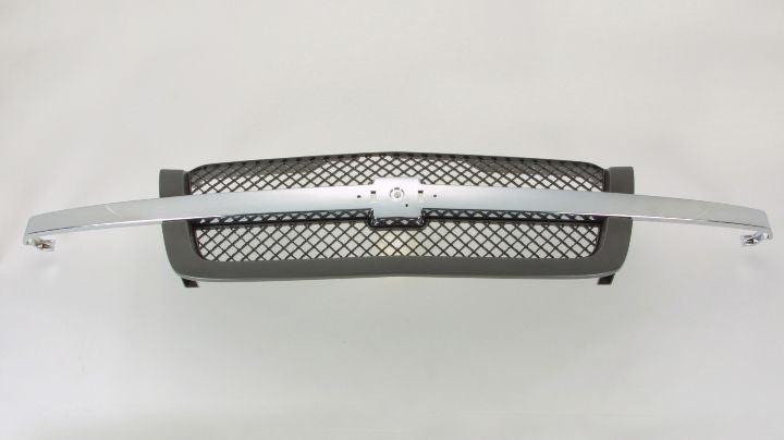 Calandre Chevrolet Silverado 2500 2003-2006 avec cadre texturé et barre centrale chromée, GM1200474