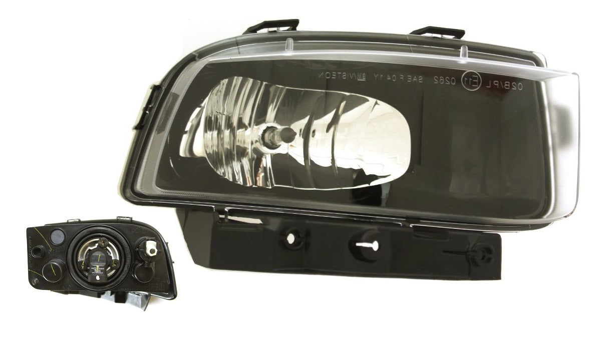 Phare antibrouillard avant droit pour Chevrolet Corvette 2005-2013 Capa, GM2593291C - Hunt Parts