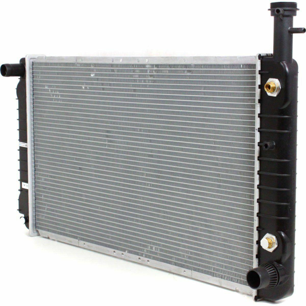 Radiateur pour Chevrolet Express 2004-2017 (2792) 5.3L V8 avec tuyau à raccord rapide, GM3010482