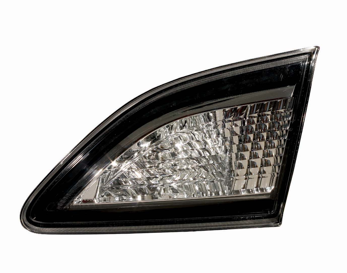 Feu de coffre côté passager pour Mazda 3 (2010-2013), berline, référence Ma2883108C - Hunt Parts