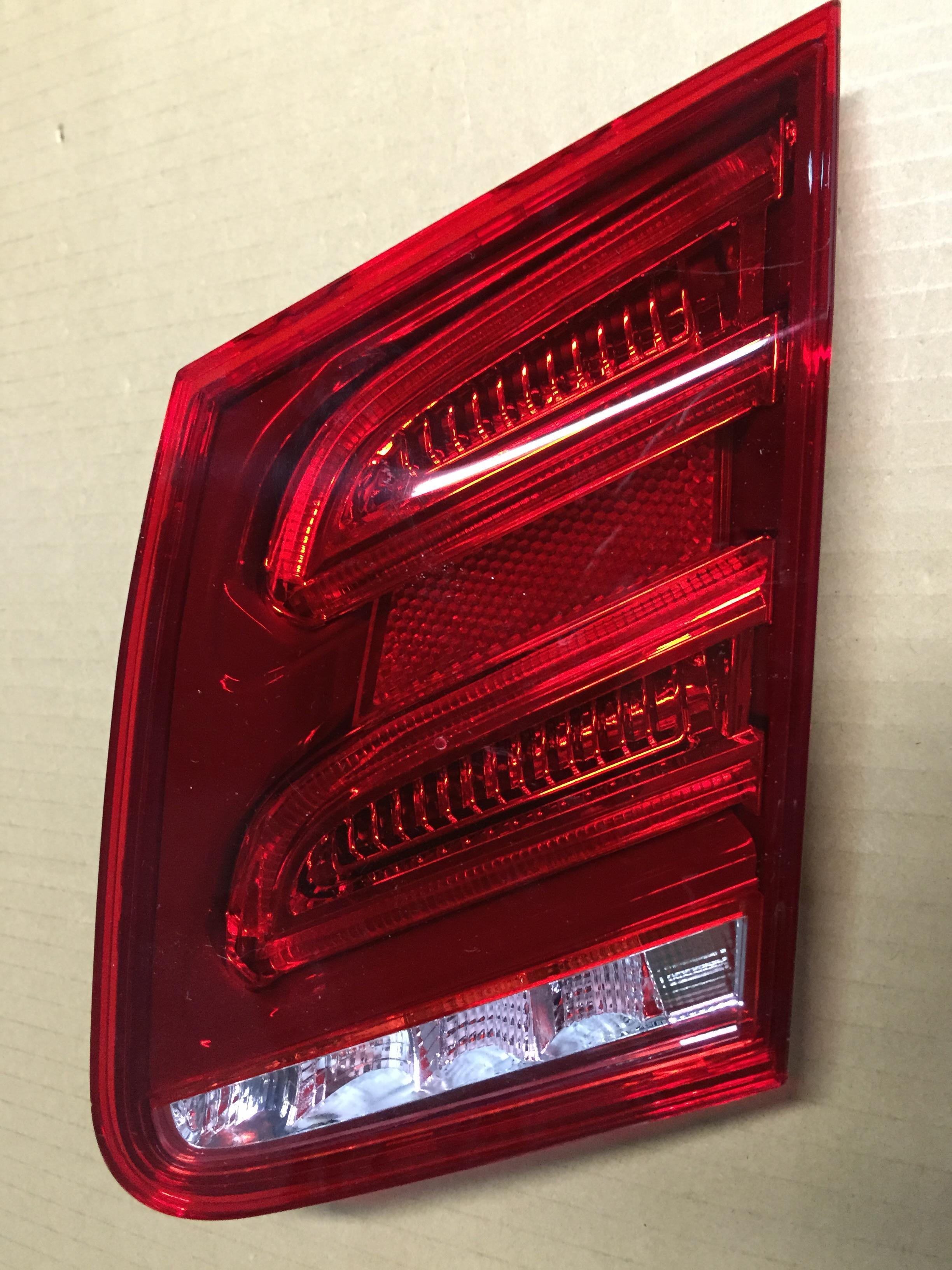 Feu de coffre côté conducteur (feu de recul) Mercedes E400 2015-2016 Berline/Hybride Haute Qualité, MB2802109