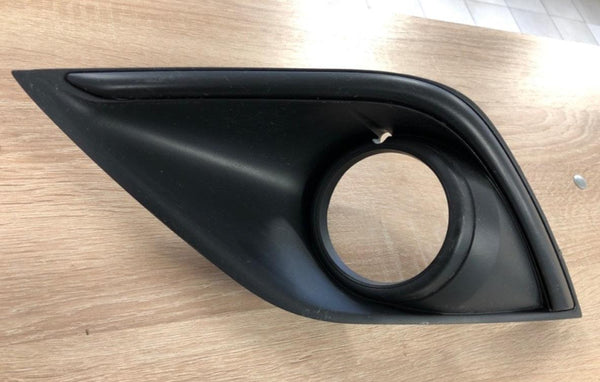 2019-2020 Mitsubishi Outlander Fog Lamp Bezel Front Driver Side For Use With Halogen Lamp