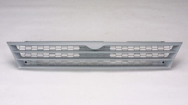 1995-1997 Nissan Altima Sedan Grille
