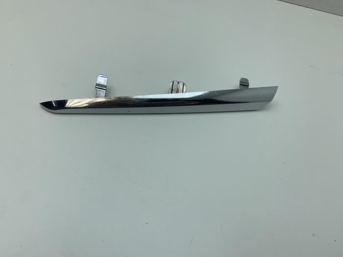 Moulure de pare-chocs avant côté conducteur pour Toyota Yaris Hatchback 2018-2019, finition chromée, TO1046108