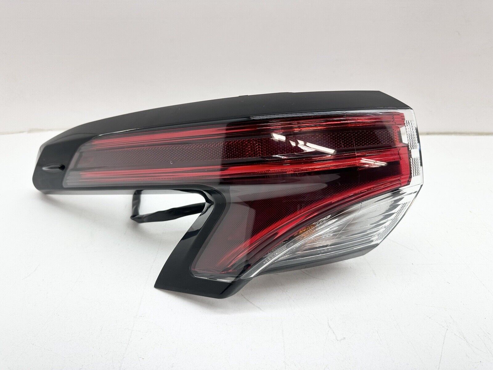 Feu arrière côté conducteur Toyota Sienna 2021-2022 sans LED LE/XLE, garnitures Capa, TO2804160C - Hunt Parts