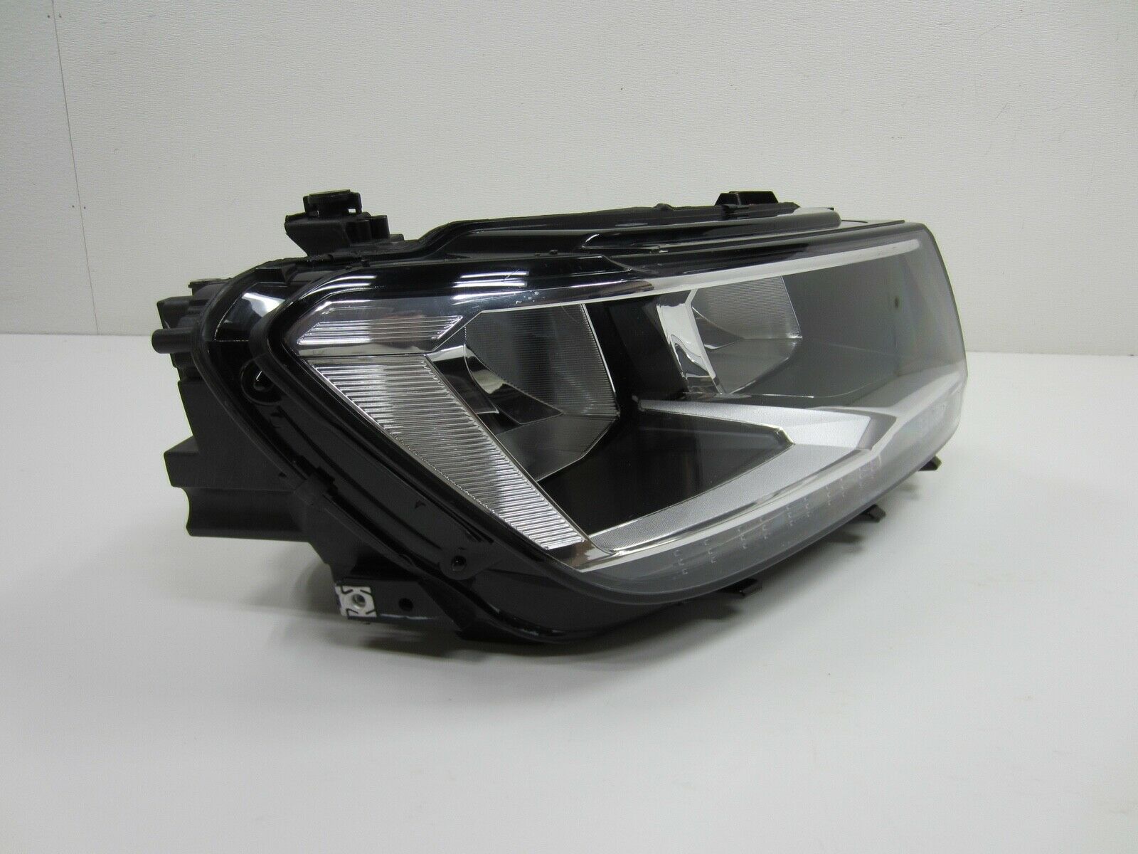 Phare avant côté passager pour Volkswagen Tiguan 2018-2020, ampoule halogène, référence VW2503169C - Hunt Parts